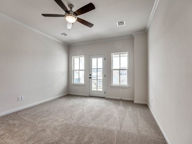 Building Photo - Luxury, Zero Maintenance Living Townhome