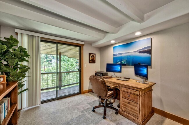 Building Photo - Gorgeous Lakeview! Pet Friendly w a Garage & AC!