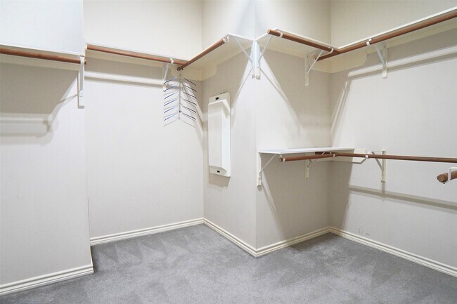 Building Photo - 6006 Country Ridge Dr