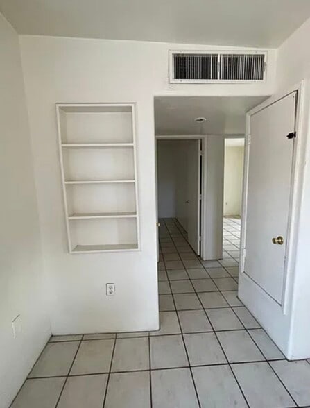 Building Photo - 940 N Palo Verde Blvd