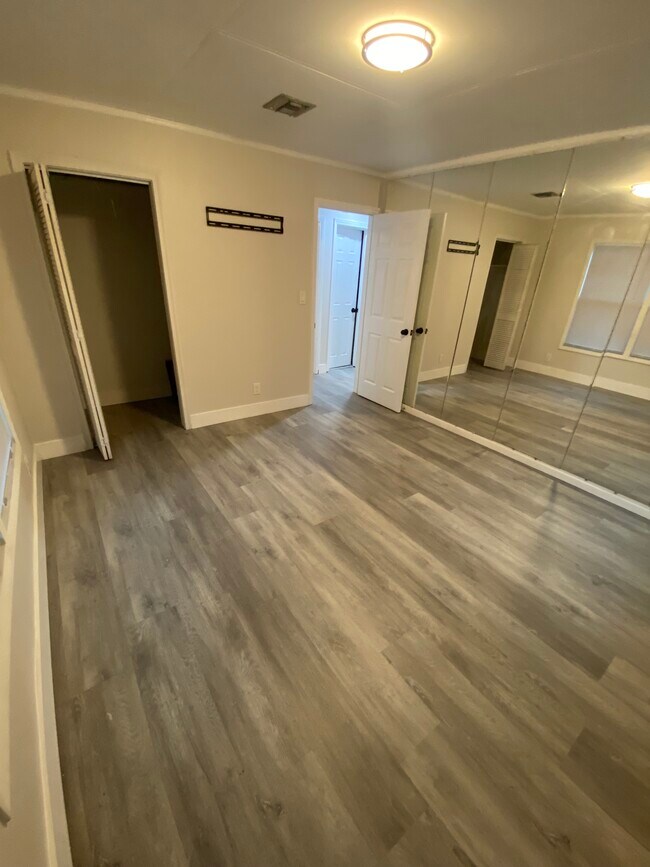 Building Photo - 6514 Garden Ave