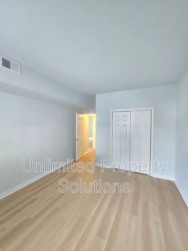 Building Photo - 733 Bragg Dr