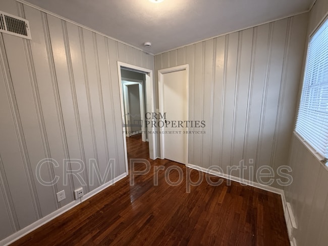 Building Photo - 513 James Dr