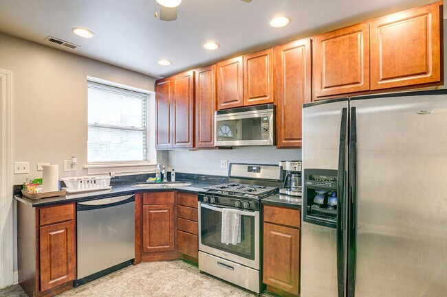 Building Photo - 6210 S Evans Ave
