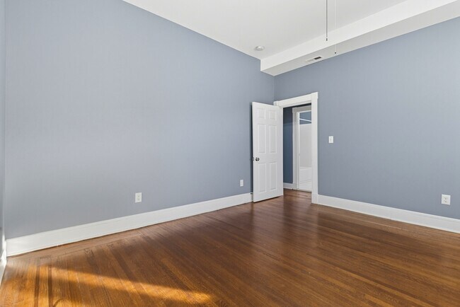 Building Photo - 5821 Royal Oak Ave