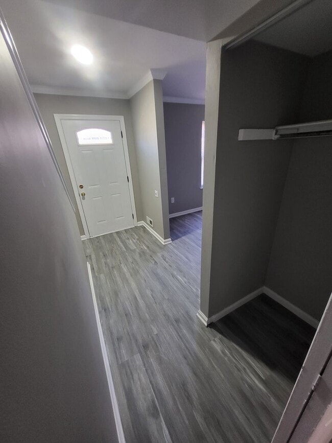 Building Photo - 3Bed 3 Bath Finished Basement!