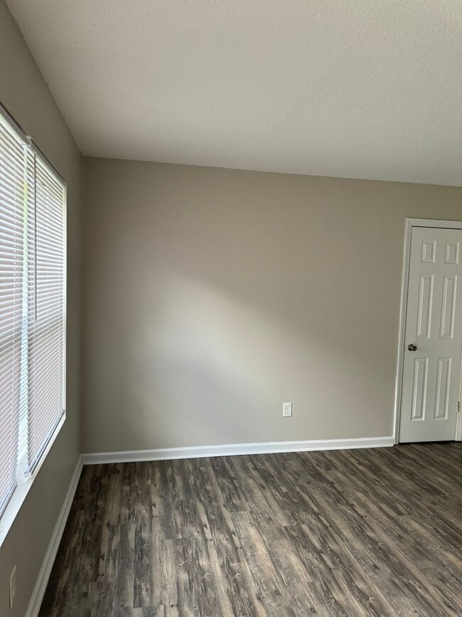 Building Photo - 2311 Walden Dr