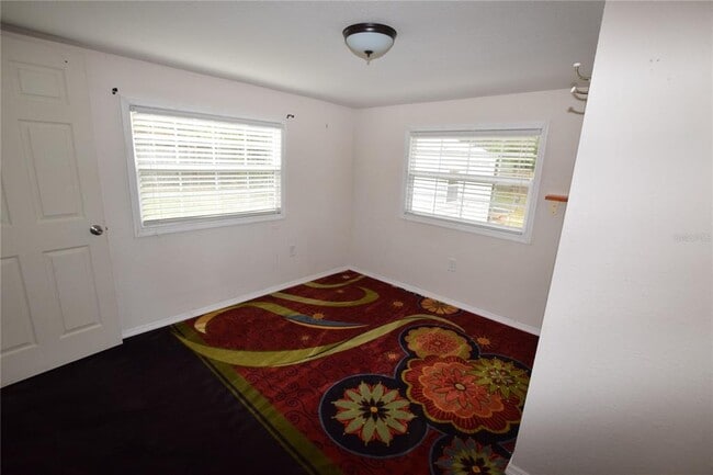 Building Photo - 40919 Pine Tree Ln