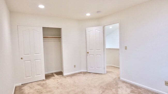 Building Photo - 4378 Conejo Dr