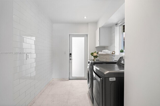 Building Photo - 575 Bay Point Rd