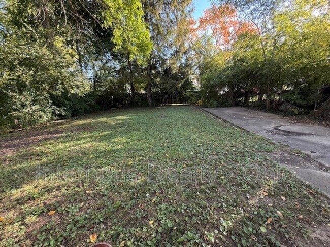 Building Photo - 692 S Wheatland Ave