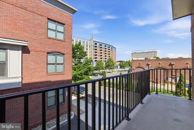 Building Photo - 1100 S Edgewood St
