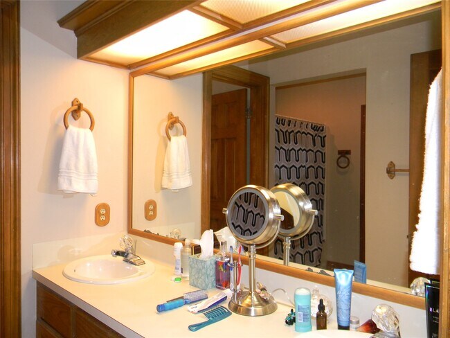 Building Photo - 2315 The Strand