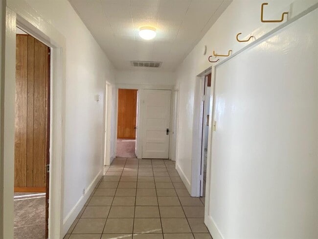 Building Photo - 500 Greasy Bend Rd