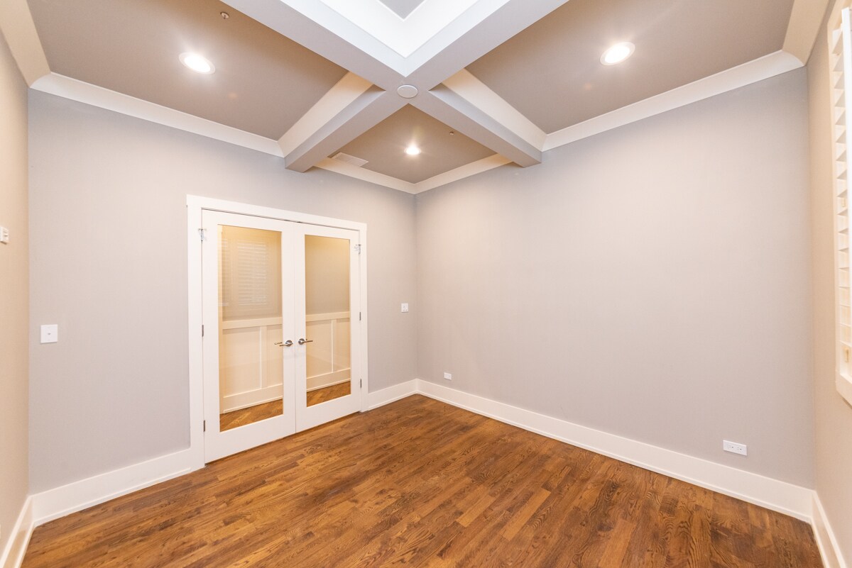Building Photo - 4021 S Ellis Ave