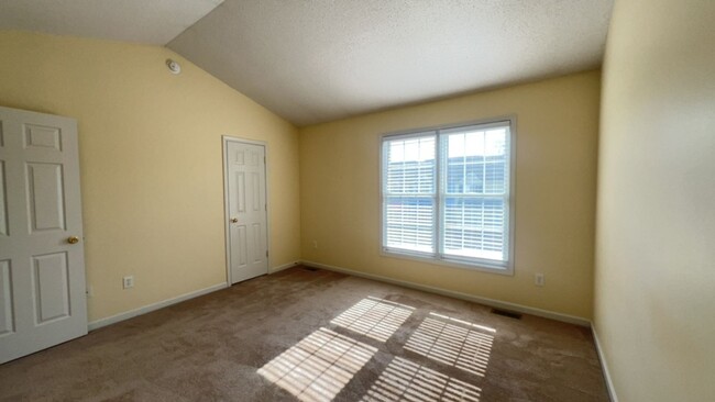 Building Photo - Spacious 3-Bedroom End Unit in Liberty Squ...
