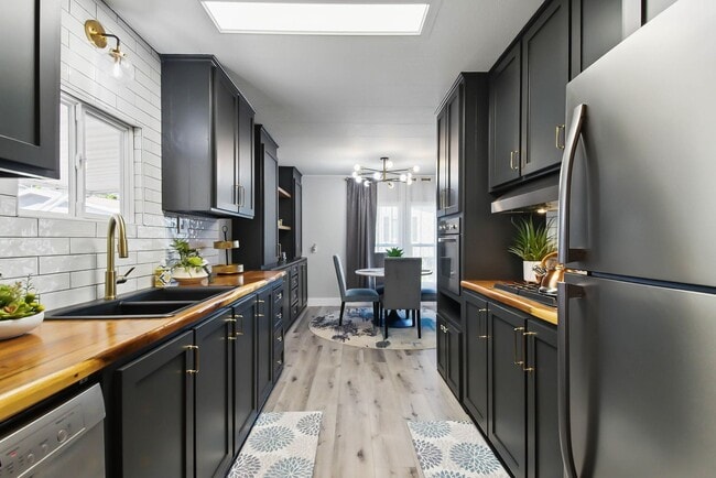 Building Photo - Highly Desirable Double Wide 55+ Home in R...