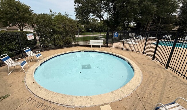 Building Photo - 220 Oak Knoll Ct