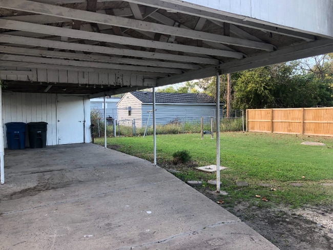 Building Photo - 1425 Daytona Dr