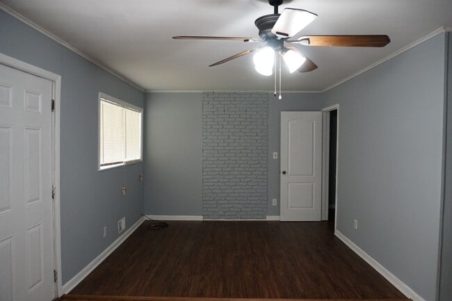 Building Photo - 504 Pinecrest Dr