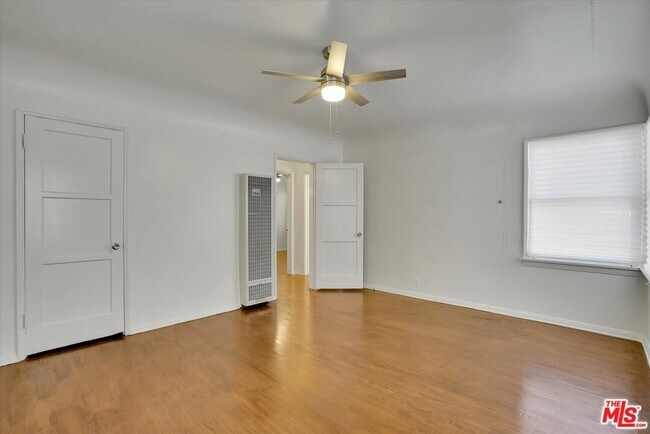 Building Photo - 3800 Roxton Ave