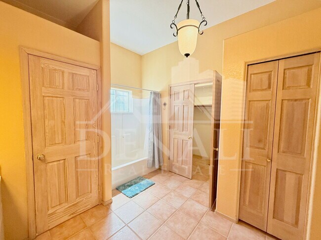 Building Photo - 1221 E Cholla St