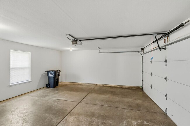 Building Photo - 1725-1727-1727 Louise Cir