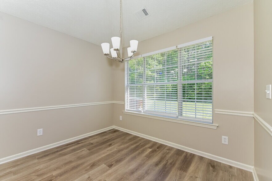 Building Photo - 1825 Courtyard Ln