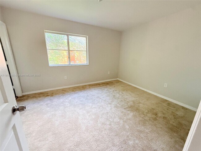 Building Photo - 656 SW 11th St