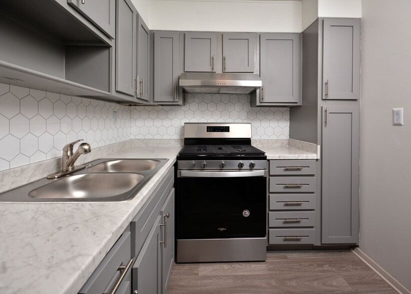Primary Photo - Chateau Apartments - New