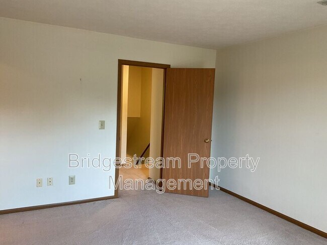 Building Photo - 4595 Burchdale St