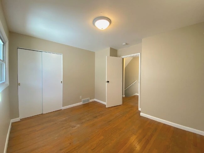 Building Photo - 2237 Wentworth Ave