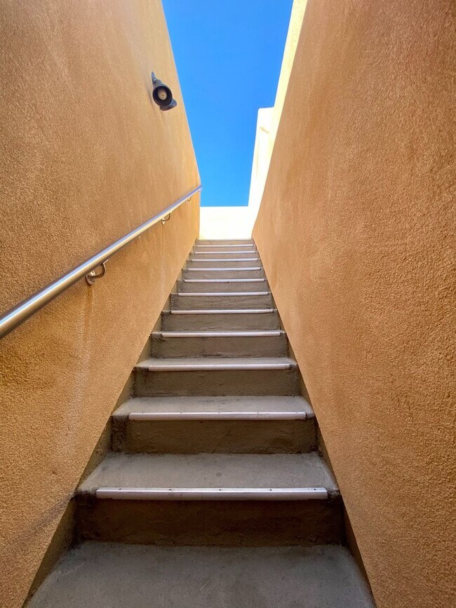 Building Photo - Downtown Ventura - Two bedroom, two bath w/ Rooftop Deck