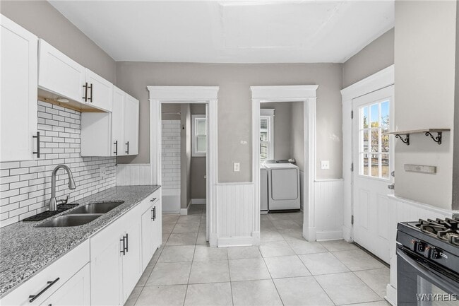 Building Photo - 2342 Seneca St