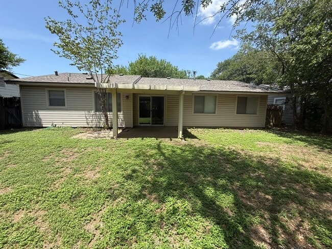 Building Photo - 2805 Ashdale Dr