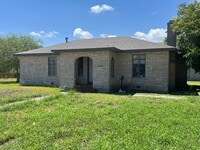 Building Photo - HOUSE AND BACK APARTMENT ON LARGE LOT!!