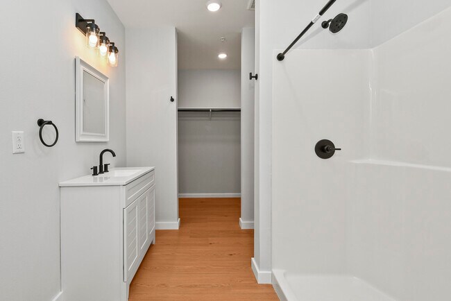 Building Photo - 505 W Grand St