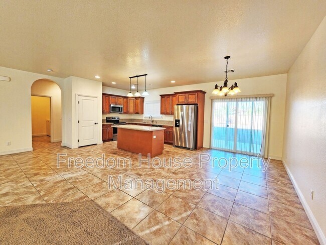 Building Photo - 4920 Honey Locust Dr