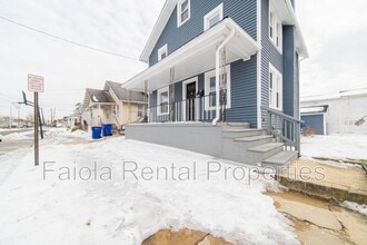 Building Photo - 201 F St