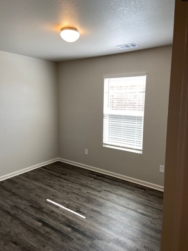 Building Photo - 3824 Keeneland Dr