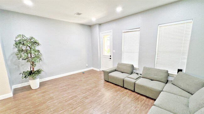 Building Photo - 16419 Moary Firth Dr