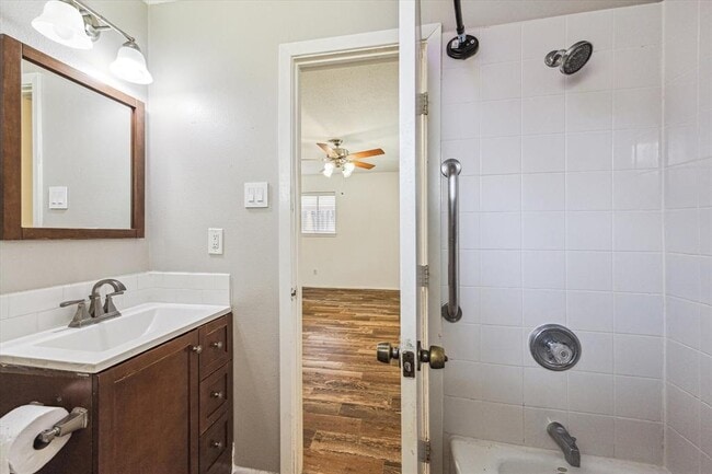 Building Photo - 8010 Braeburn Valley Dr