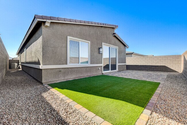Building Photo - Single Story 3 Bedroom Home in Henderson!