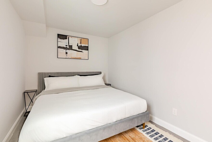 Building Photo - 1418 S 9th St