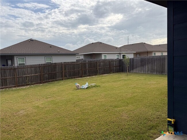 Building Photo - 1602 Flatland Trl