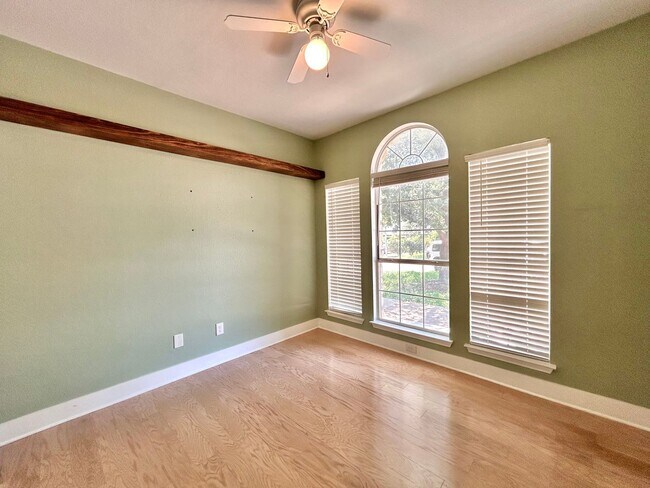 Building Photo - Charming Rustic Retreat – 3 Bed, 2 Bath Si...