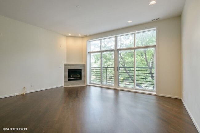 Building Photo - 1872 N Damen Ave