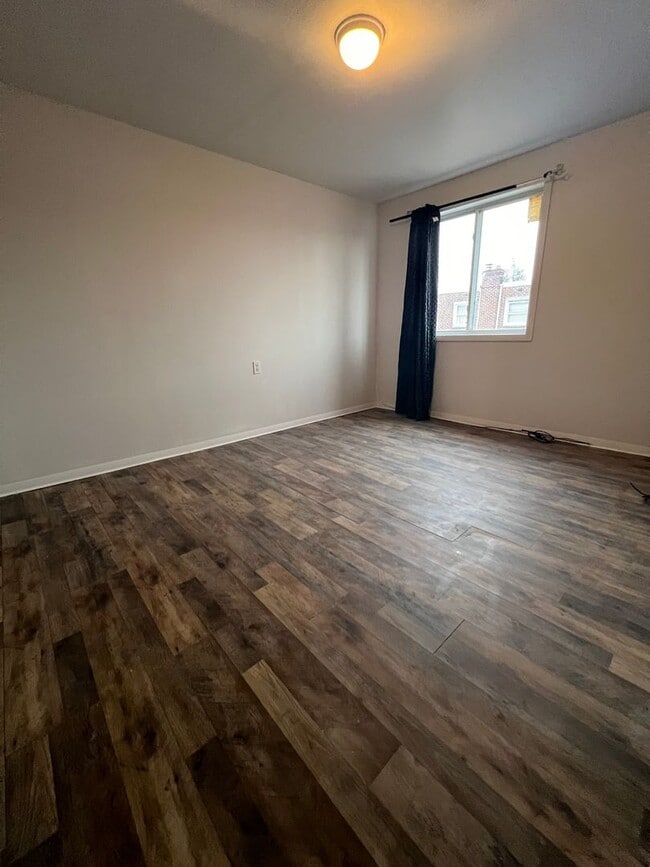 Building Photo - Stunning 3-Bedroom Townhome in Overbrook Park with Finished Basement! Available mid-March!