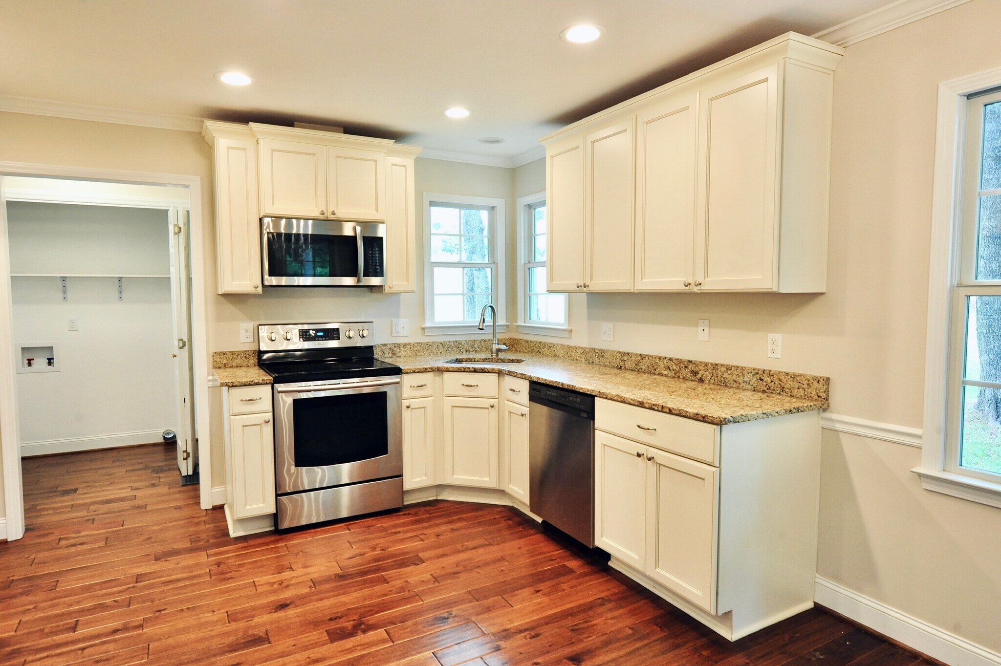 Building Photo - 962 Saint Catherines Dr