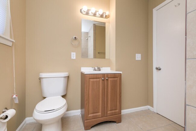Building Photo - Move-In Ready 4-Bedroom Gem – Comfort & Convenience Combined